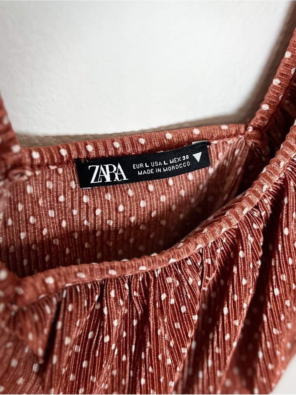 Zara Rust Dot Ruffled V-Neck Crop Top - Picture 2 of 2